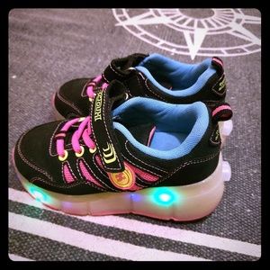 Girls light up roller wheel sneakers